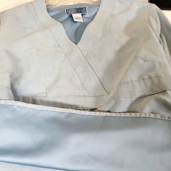 Med Baby And Me Faux Suede Tie Back V - Neck Top - Picture 3 of 3